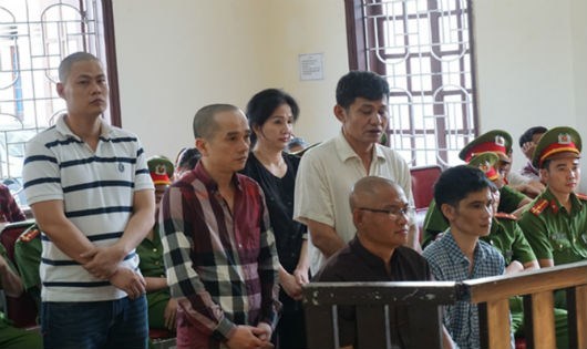Trùm ma túy thành Vinh giữa tòa quay sang tố nhân tình