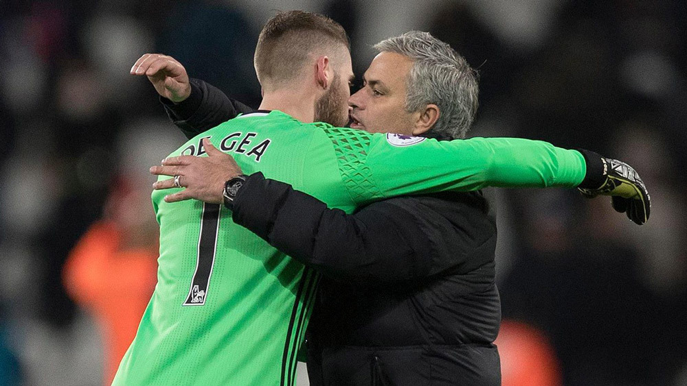 De Gea hết giá trị lợi dụng: Mourinho