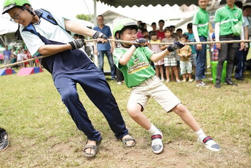 'Thế chiến Z' thất sủng trước 'Trường đào tạo quái vật'