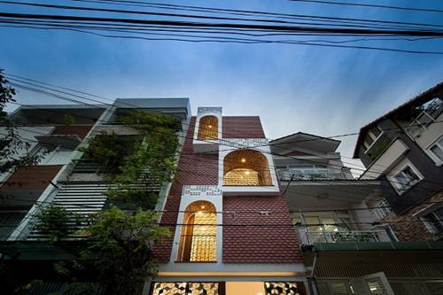 Ngỡ ngàng nhà ống trong khu dân cư chật hẹp ở Sài Gòn vẫn đẹp