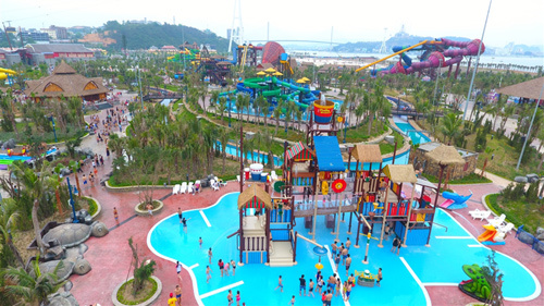 Trốn nóng trong công viên nước Typhoon Water Park