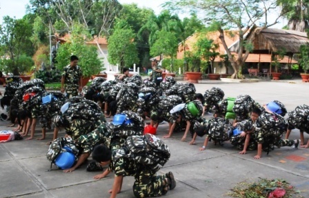 Khi cha mẹ thì 'cuồng', các con đâm… cuống