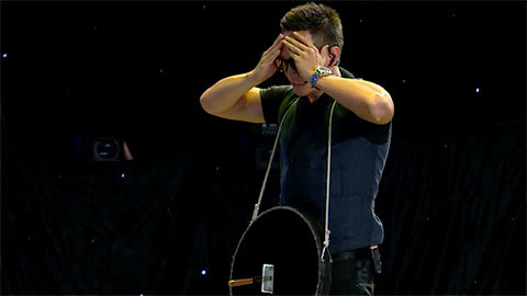 Tình cũ của Trương Ngọc Ánh run bần bật vì bị thí sinh phi dao