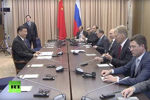 Ông Putin bật cười gọi ông Tập là 'chiến binh đơn độc'