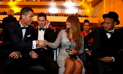 Ronaldo không dự đám cưới Messi, Kane 