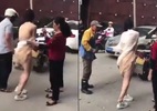 10 clip 'nóng': Thiếu nữ bị xé áo giữa phố vì tai nạn bất ngờ