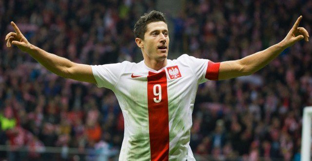 Lewandowski lập hat-trick đưa Ba Lan đến gần World Cup 2018