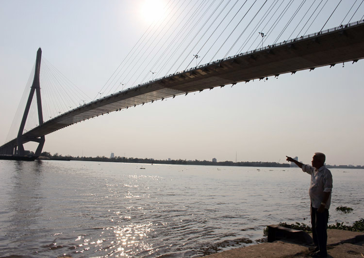 Nghi vấn vợ bác sĩ nhảy cầu Cần Thơ tự tử