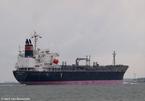 Tàu chở 2.000 tấn dầu mắc cạn, nghiêng ở đảo Phú Quý