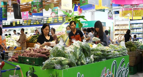 Siêu thị Co.opmart bù lỗ để giảm giá nông sản mùa mưa