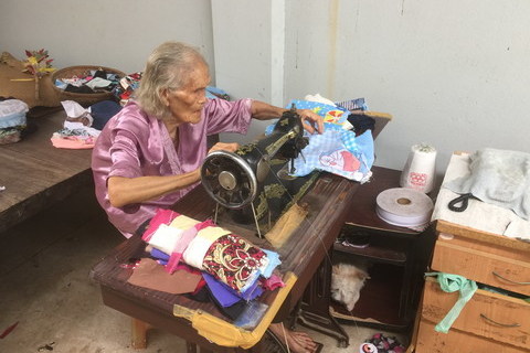 Cụ bà ngoài 90 tuổi vẫn nặng lòng vì người nghèo
