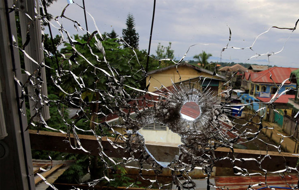 Sau quốc khánh, 'bom rơi đạn nổ' vẫn rung chuyển nam Philippines