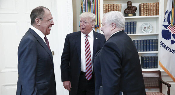 Ông Trump tiết lộ tin mật gì cho Ngoại trưởng Nga?