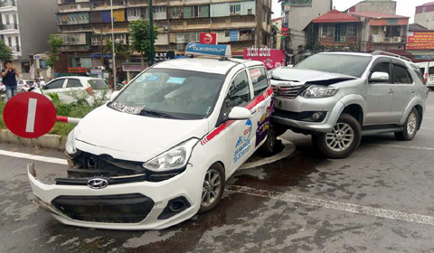 tai nạn Trần khát chân