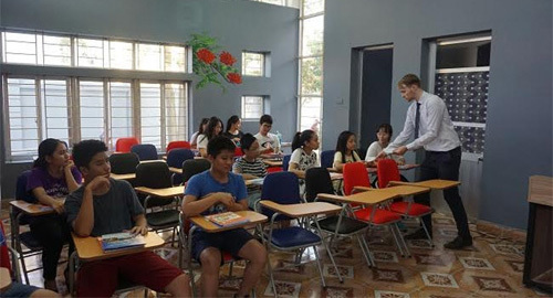 E-connect: Học tốt tiếng Anh với người nước ngoài trong trường học