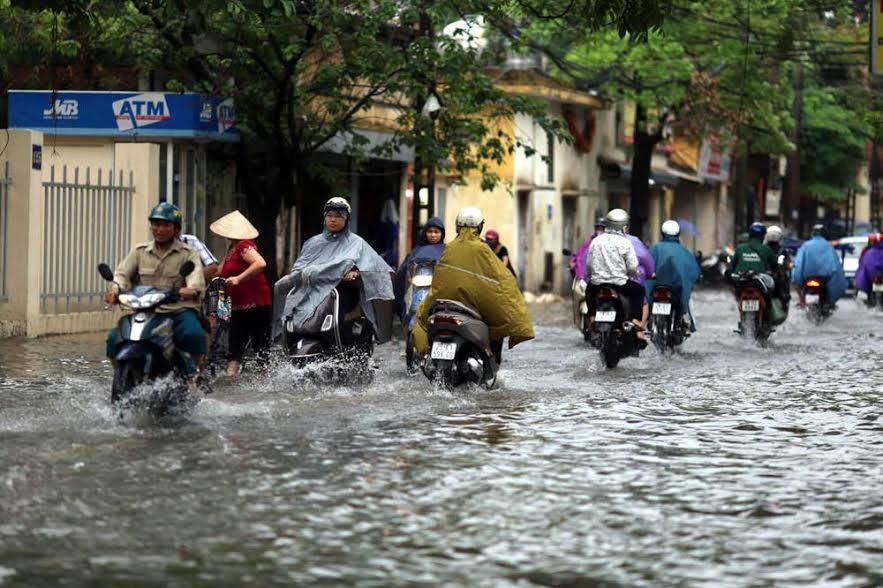 Dự báo thời tiết 14/6: Hà Nội mưa rào, đề phòng gió giật