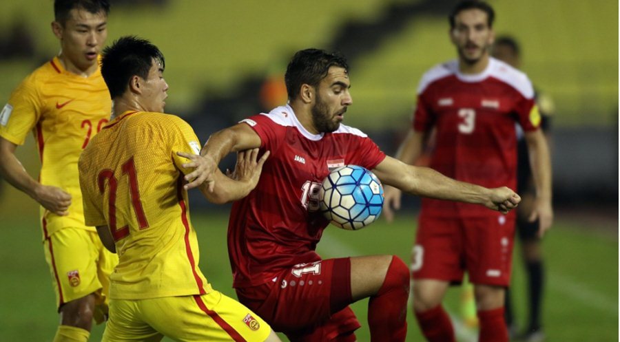 Siêu phẩm sút phạt dập tắt giấc mơ World Cup của Trung Quốc