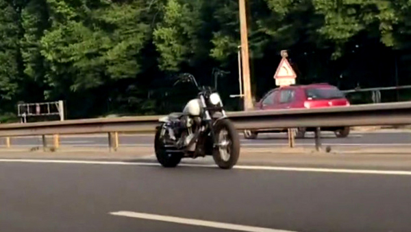 Bí ẩn đằng sau video xe máy