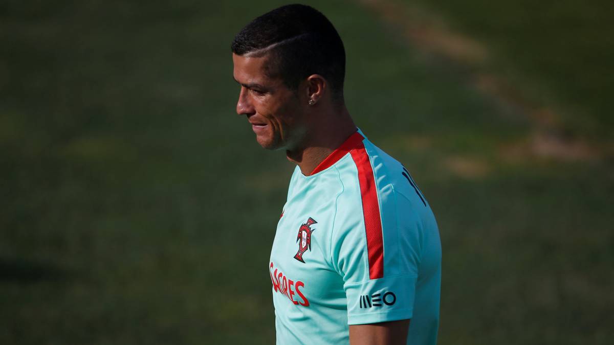 MU mừng ra mặt, 7 năm tù chờ Ronaldo