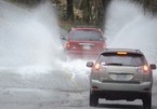 Kinh nghiệm 'vàng' lái xe trong thời tiết mưa bão