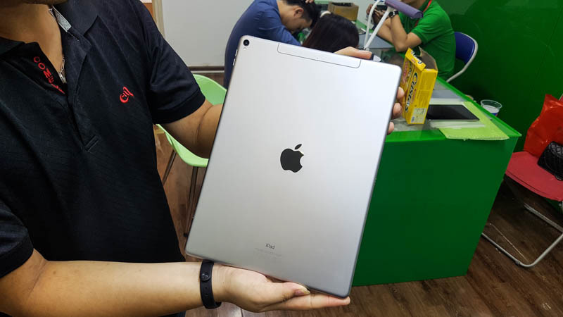 Cận cảnh iPad Pro 2017 đầu tiên về VN, giá 28 triệu