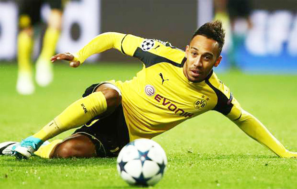 PSG buông Aubameyang, MU mua ngay kẻo lỡ