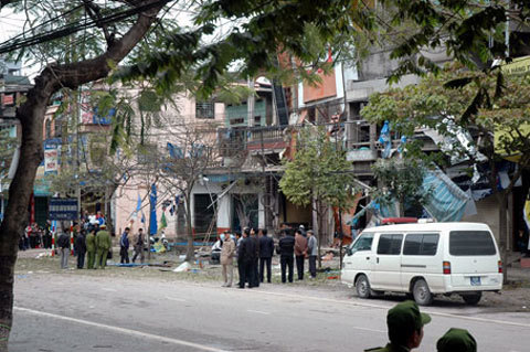 Kẻ gài mìn nhà GĐ Công an tỉnh Thái Nguyên bật khóc tại tòa