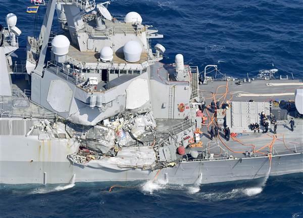 Tàu chiến Mỹ va chạm tàu hàng Philippines, 7 thủy thủ mất tích