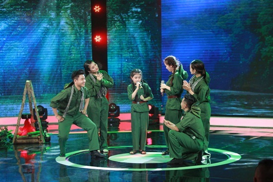 Hiền Trân khiến NSND Thu Hiền nhớ lại thời mặc quân phục