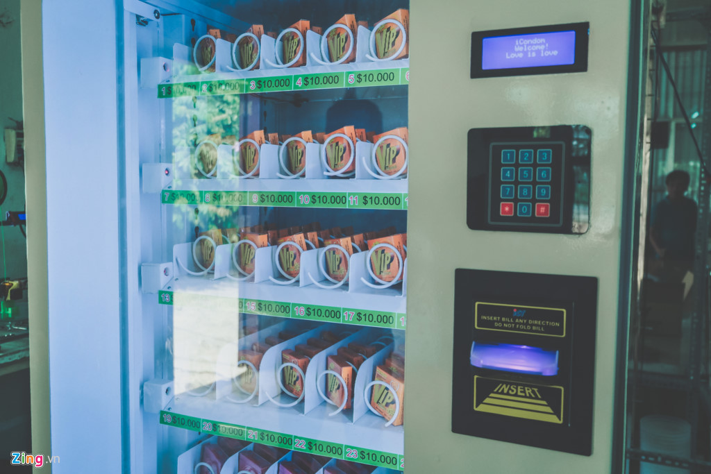 Máy bán bao cao su tự động đầu tiên tại Việt Nam