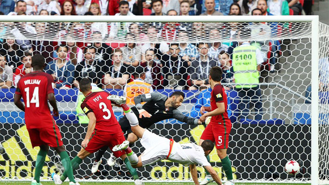 Rượt đuổi điên rồ, Bồ Đào Nha rơi chiến thắng phút chót