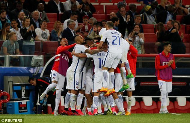 Vidal giúp Chile hạ đẹp Cameroon