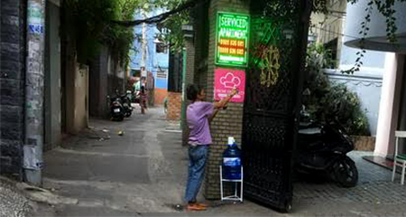 Hai người đàn bà nghèo trong căn nhà 8 mét vuông ở Sài Gòn