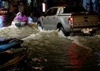 Hà Nội: Vật lộn giữa dòng nước trong mưa lớn