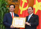 Trao huy hiệu 50 năm tuổi Đảng cho nguyên Thủ tướng Nguyễn Tấn Dũng