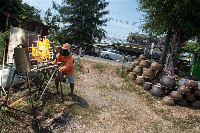 Thưởng thức món gà nướng đặc biệt bằng ánh nắng mặt trời