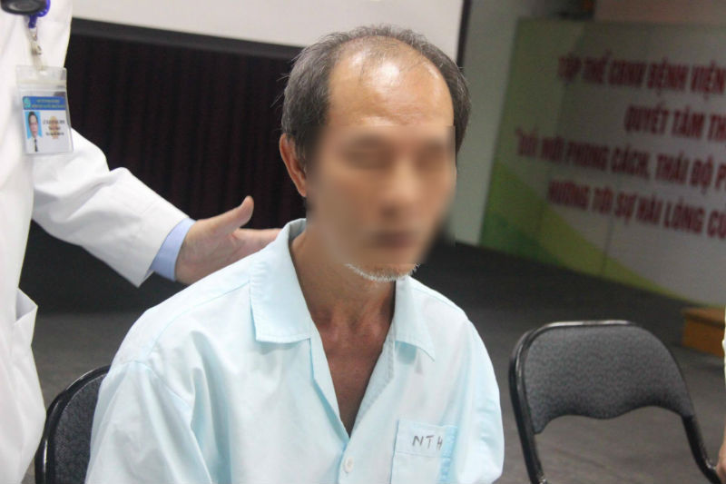 Bệnh nhân hóc xương cá, bác sĩ cho uống thuốc lao phổi 9 tháng