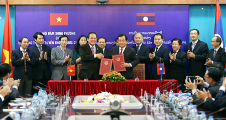 Việt Nam sẵn sàng hỗ trợ Lào phát triển CNTT, bưu chính, viễn thông