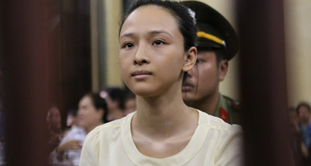 Hoa hậu Phương Nga 'lắm chiêu' hay nạn nhân của đồng tiền?