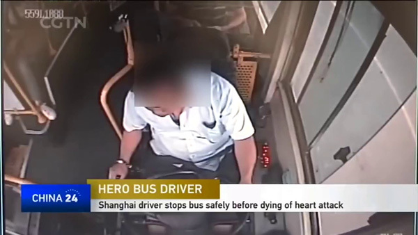Lên cơn đau tim, tài xế xe buýt vẫn kịp dừng xe an toàn trước khi qua đời