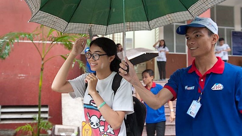 2 giám thị vi phạm kỷ luật vì để thí sinh mang đề thi ra ngoài