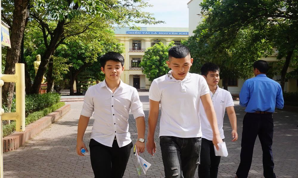 Môn Tiếng Anh: Ôn theo sách giáo khoa sẽ được từ 5 - 7 điểm