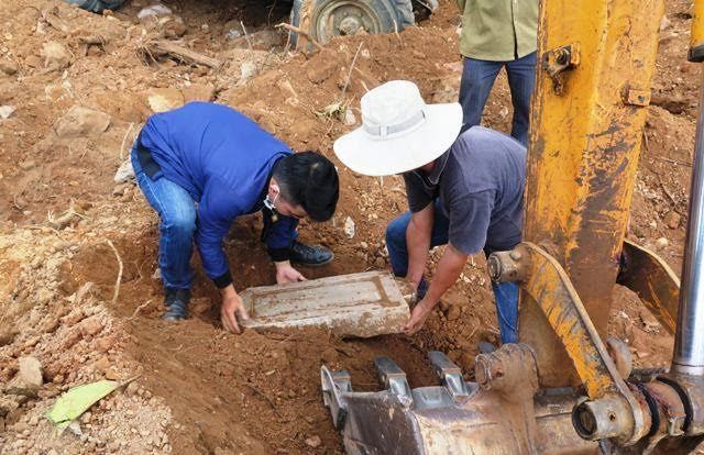 Tìm thấy bia mộ vợ vua triều Nguyễn tại dự án bãi đỗ xe