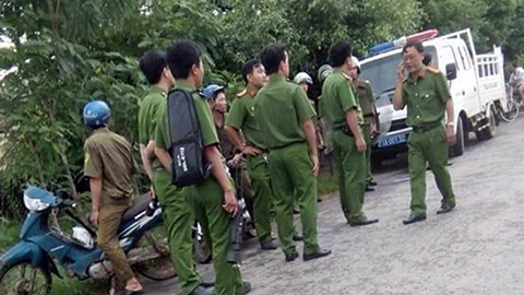 Hàng loạt học viên đập cửa bỏ trốn, 1 người tự tử