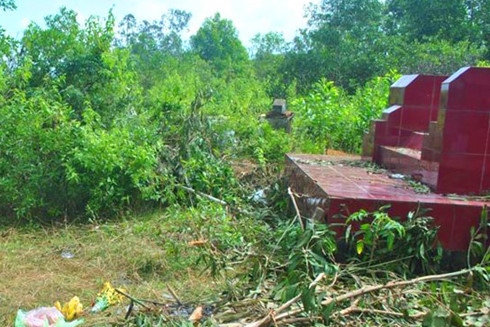 Tình yêu 2 kẻ 'ngơ ngẩn' và cái chết bất ngờ nơi nghĩa trang