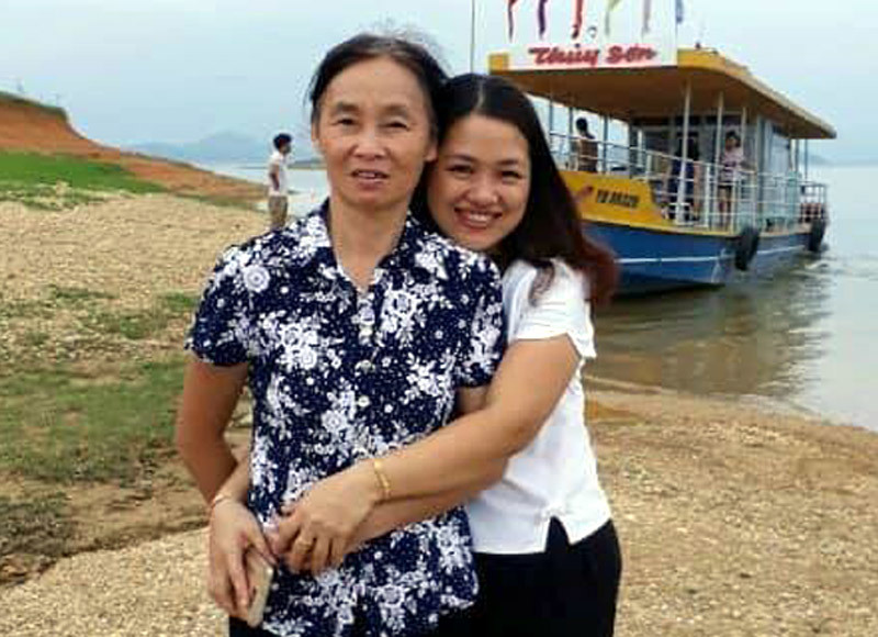 Có một mẹ chồng không giống phim: Tự đun nước, gội đầu cho con dâu