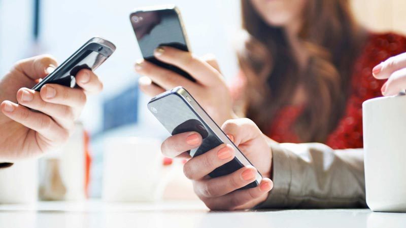 Smartphone làm giảm trí thông minh người dùng
