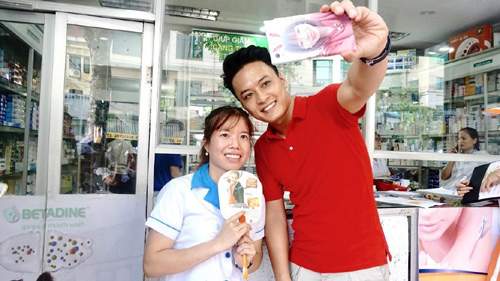 Hồng Đăng vào nhà thuốc khoe bí quyết tràn năng lượng