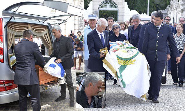 Mourinho rưng rưng tiễn đưa cha về nơi chín suối