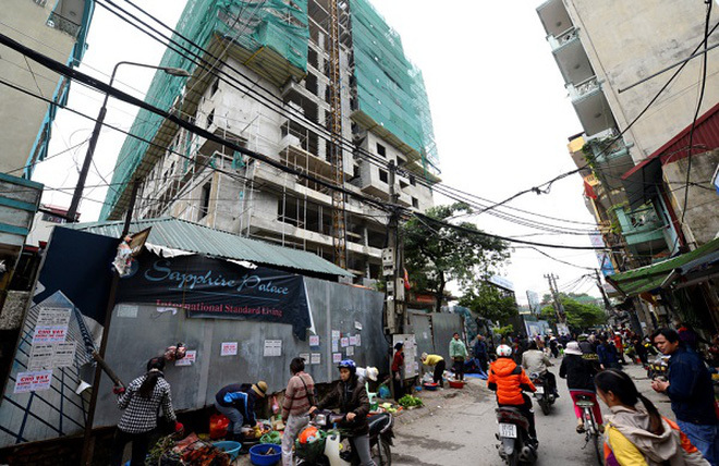 Hết đất “vàng”, chủ đầu tư đua nhau nhồi chung cư trong ngõ hẹp